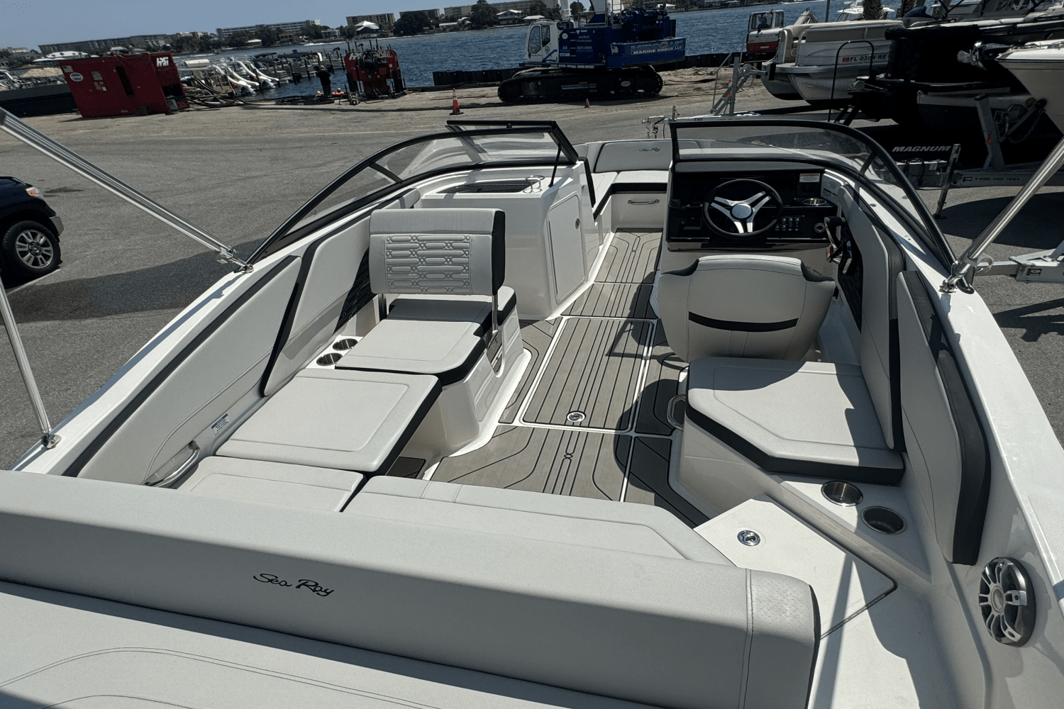 Slide: The Image of Sea Ray 210 SPX OB 2024 - 8