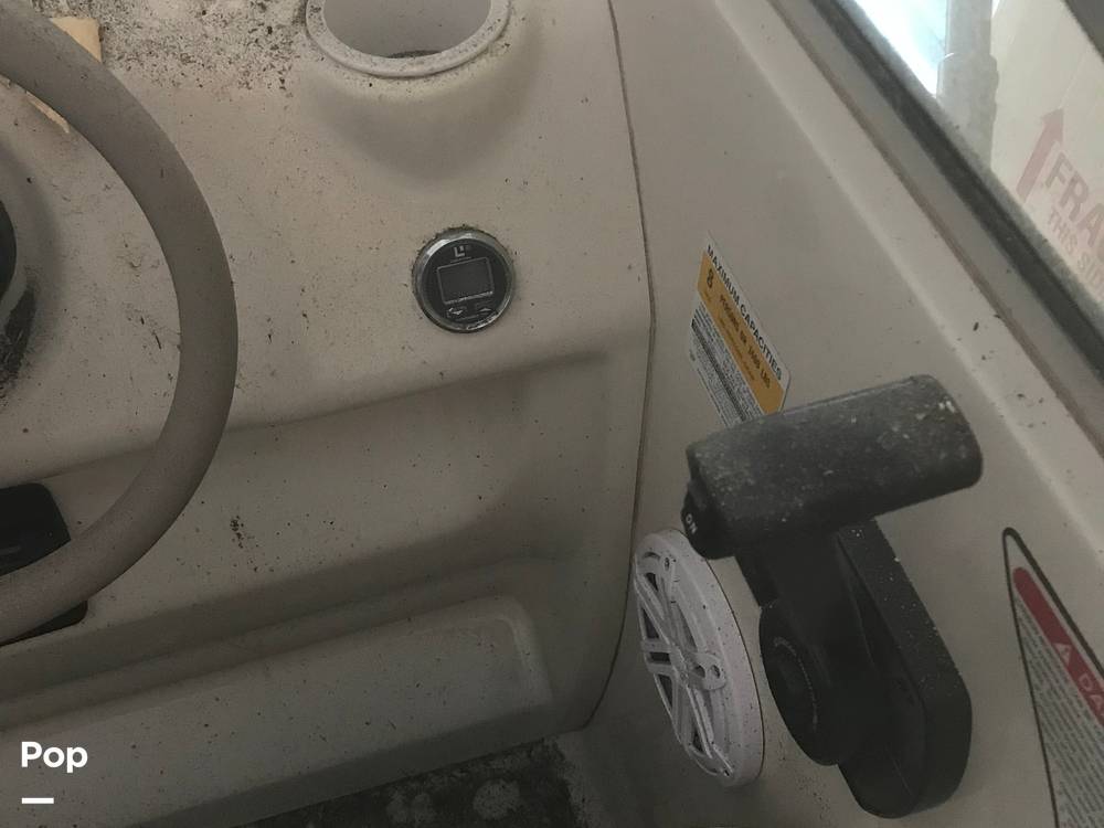 Slide: The Image of Sea Ray 215 Express Cruiser 1999 - 14184591