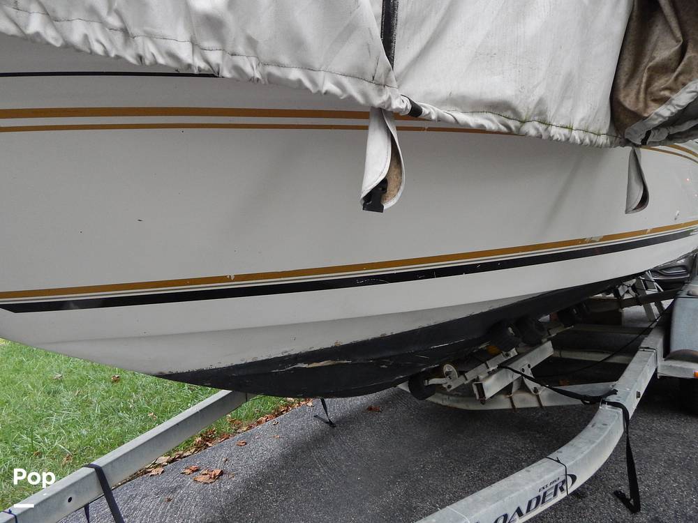 Slide: The Image of Sea Ray 215 Express Cruiser 1999 - 3