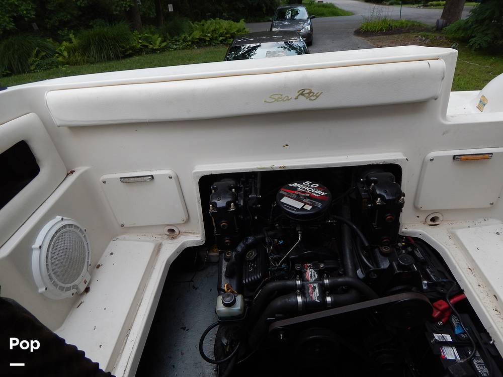Slide: The Image of Sea Ray 215 Express Cruiser 1999 - 61