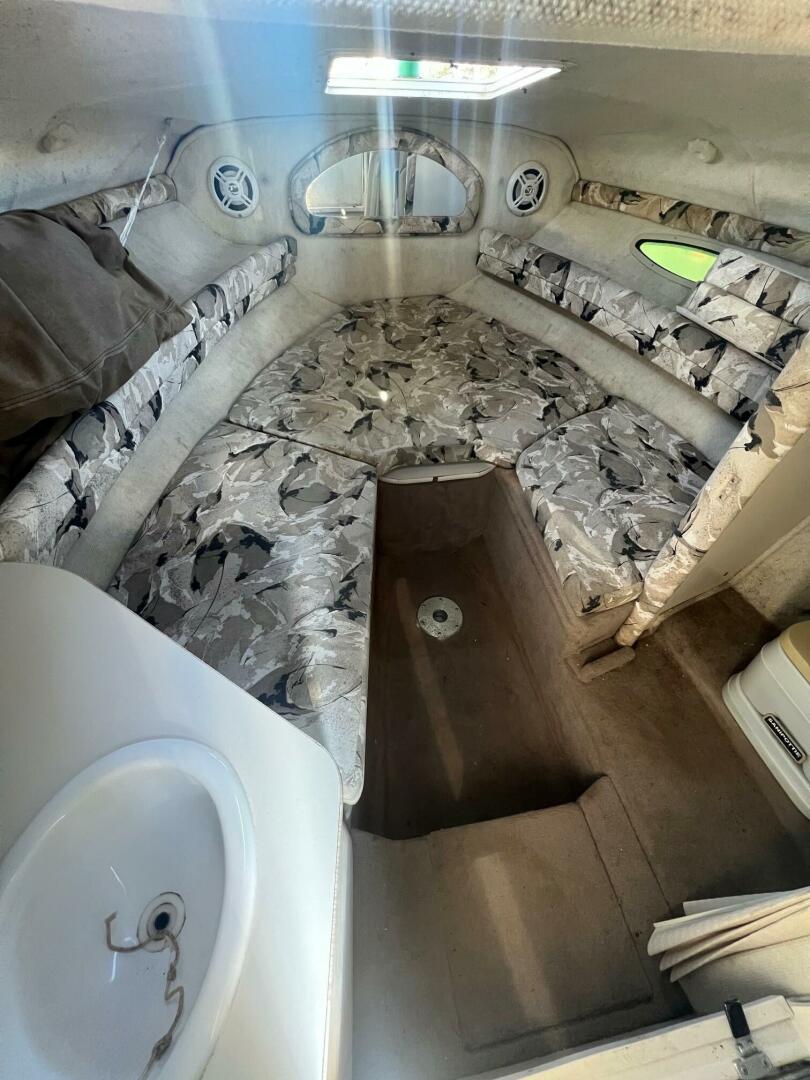 Slide: The Image of Sea Ray 215 Express Cruiser 1999 - 4911851