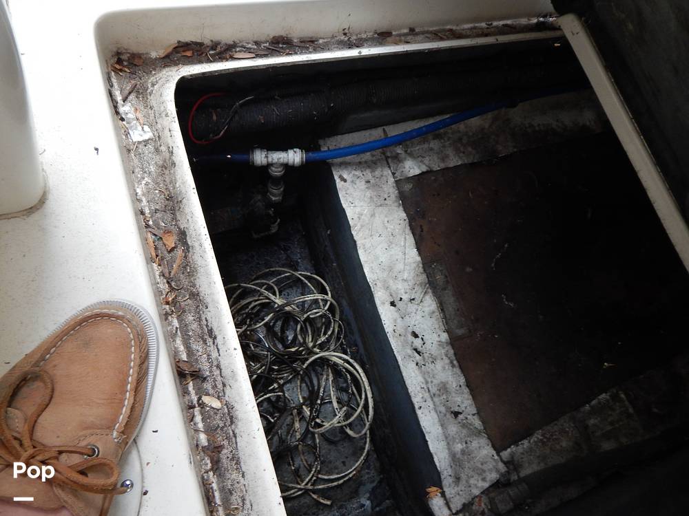 Slide: The Image of Sea Ray 215 Express Cruiser 1999 - 76