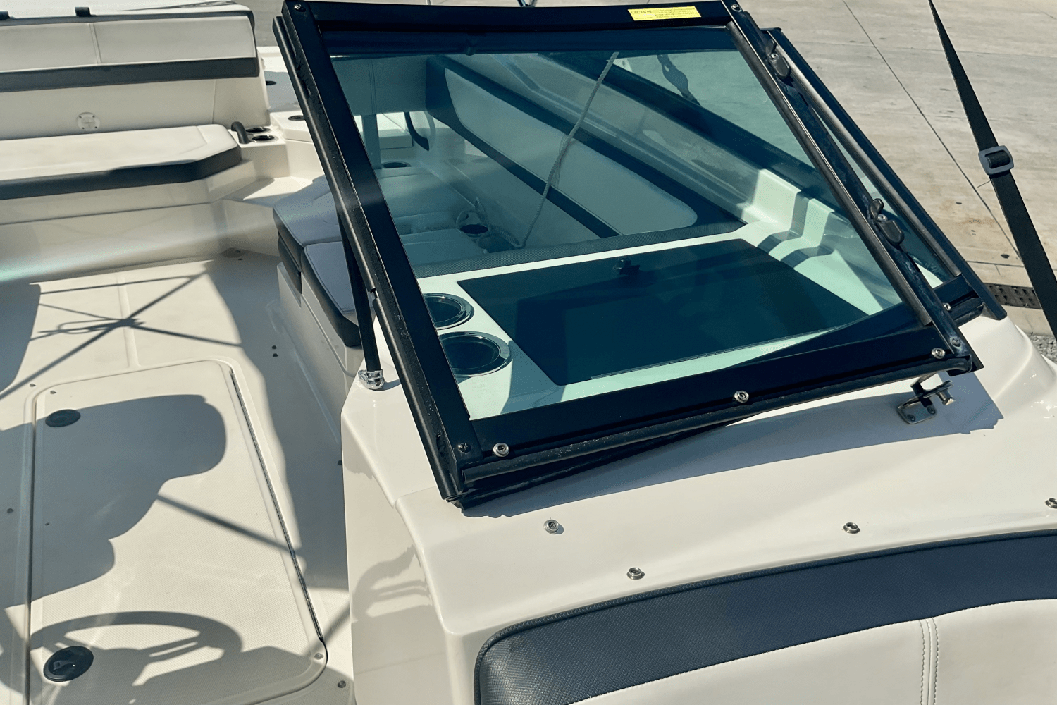 Slide: The Image of Sea Ray 21 SPX 2016 - 12