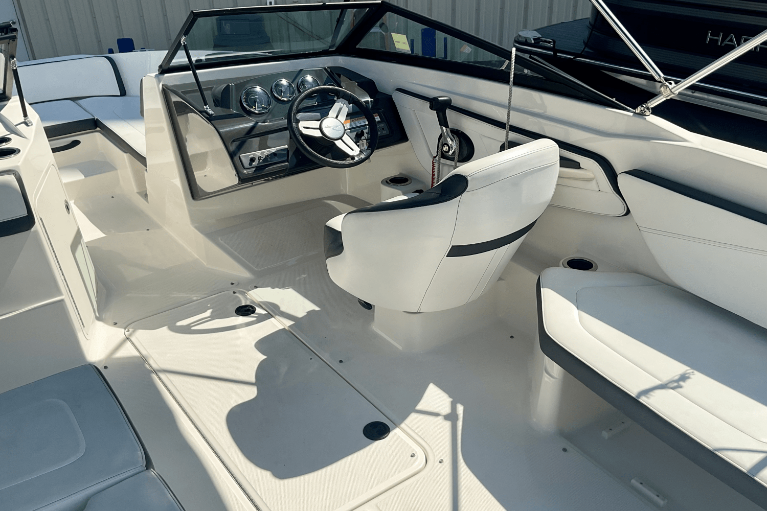 Slide: The Image of Sea Ray 21 SPX 2016 - 8