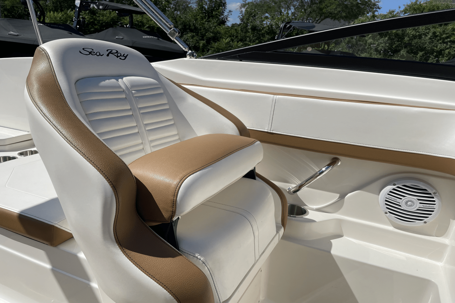 Slide: The Image of Sea Ray 21 SPX 2018 - 33