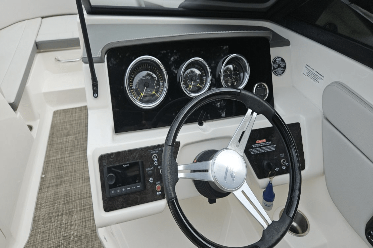 Slide: The Image of Sea Ray 21 SPX 2020 - 12