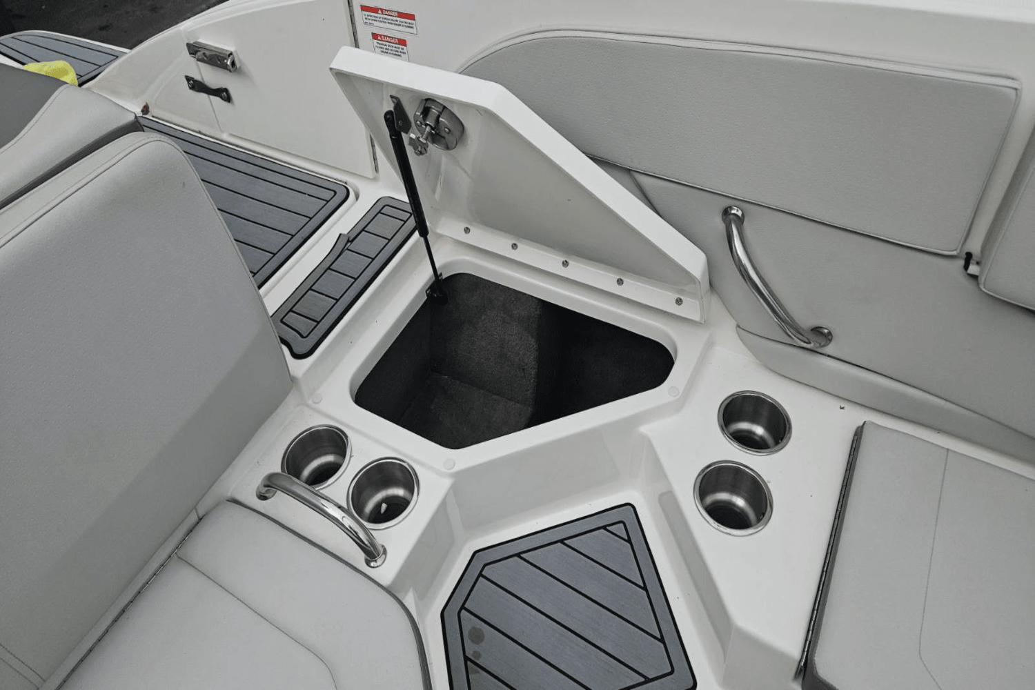 Slide: The Image of Sea Ray 21 SPX 2020 - 15