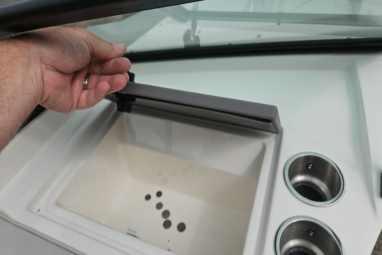 Slide: The Image of Sea Ray 21 SPX 2020 - 16