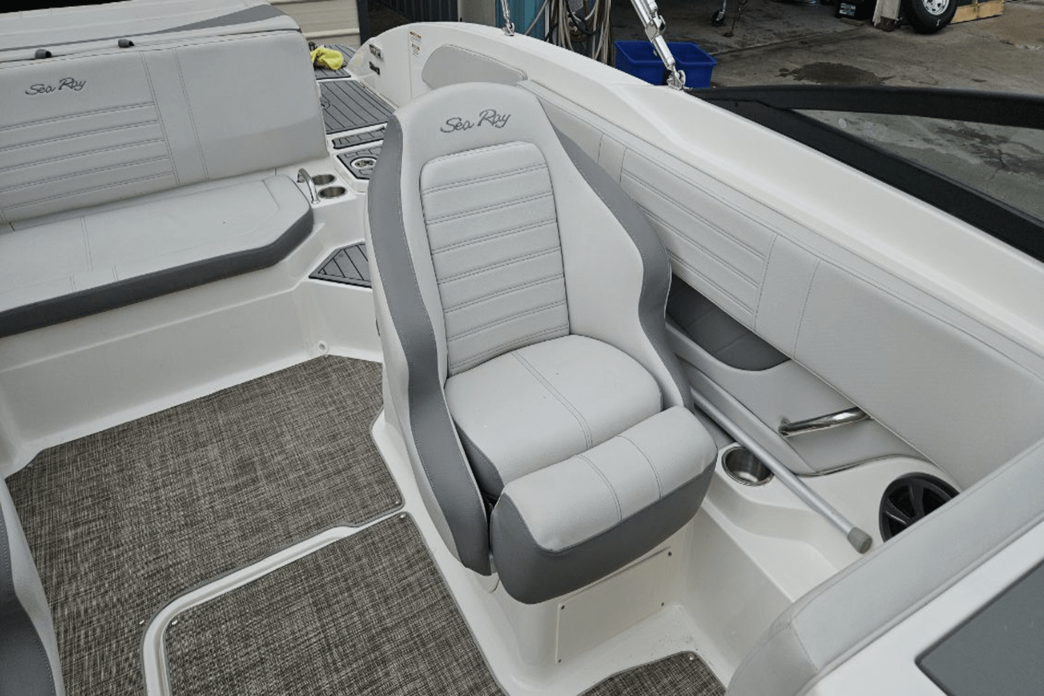 Slide: The Image of Sea Ray 21 SPX 2020 - 9