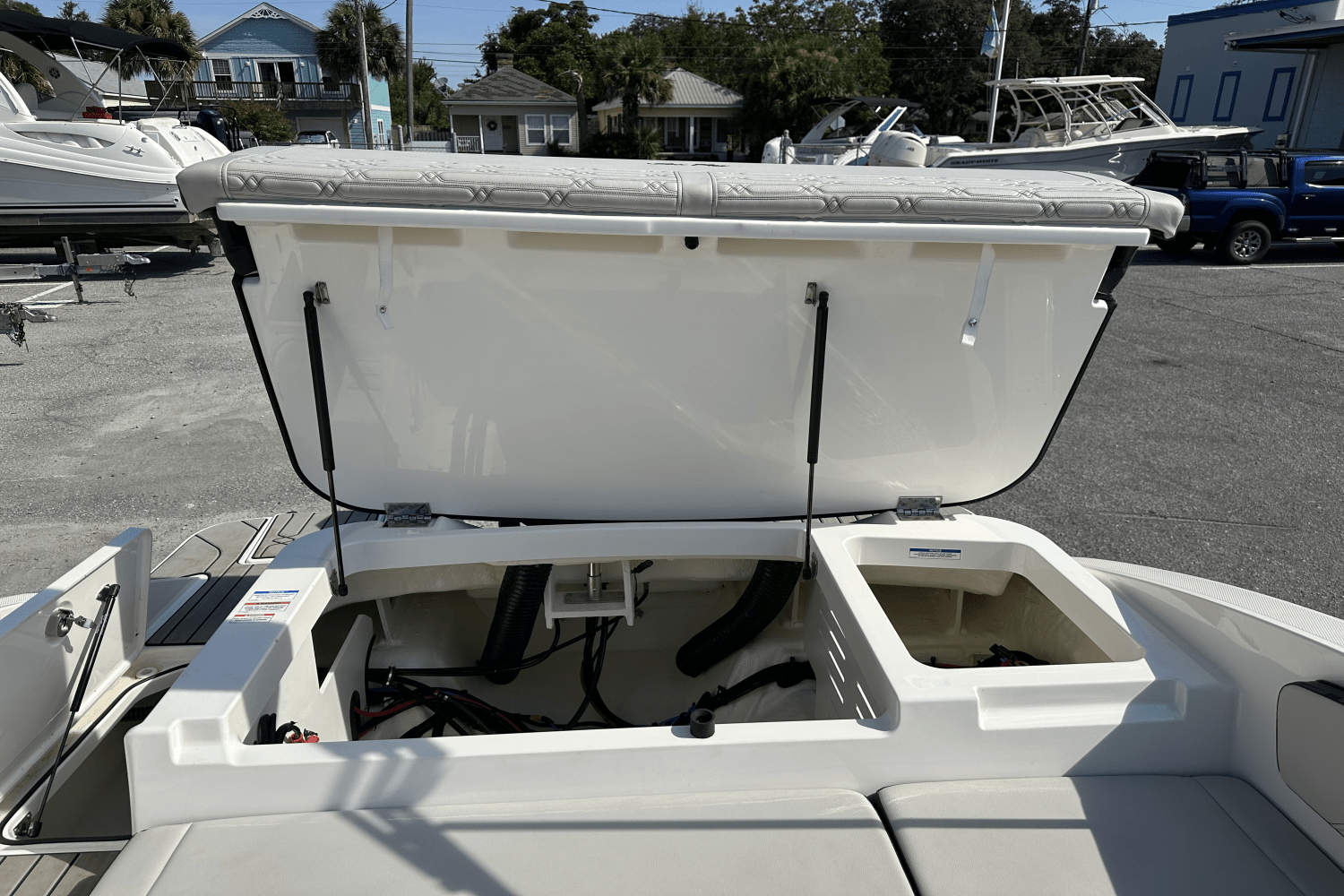 Slide: The Image of Sea Ray 21 SPX-OB 2024 - 44