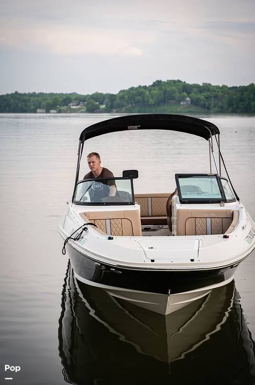 Slide: The Image of Sea Ray 220 2016 - 15440353