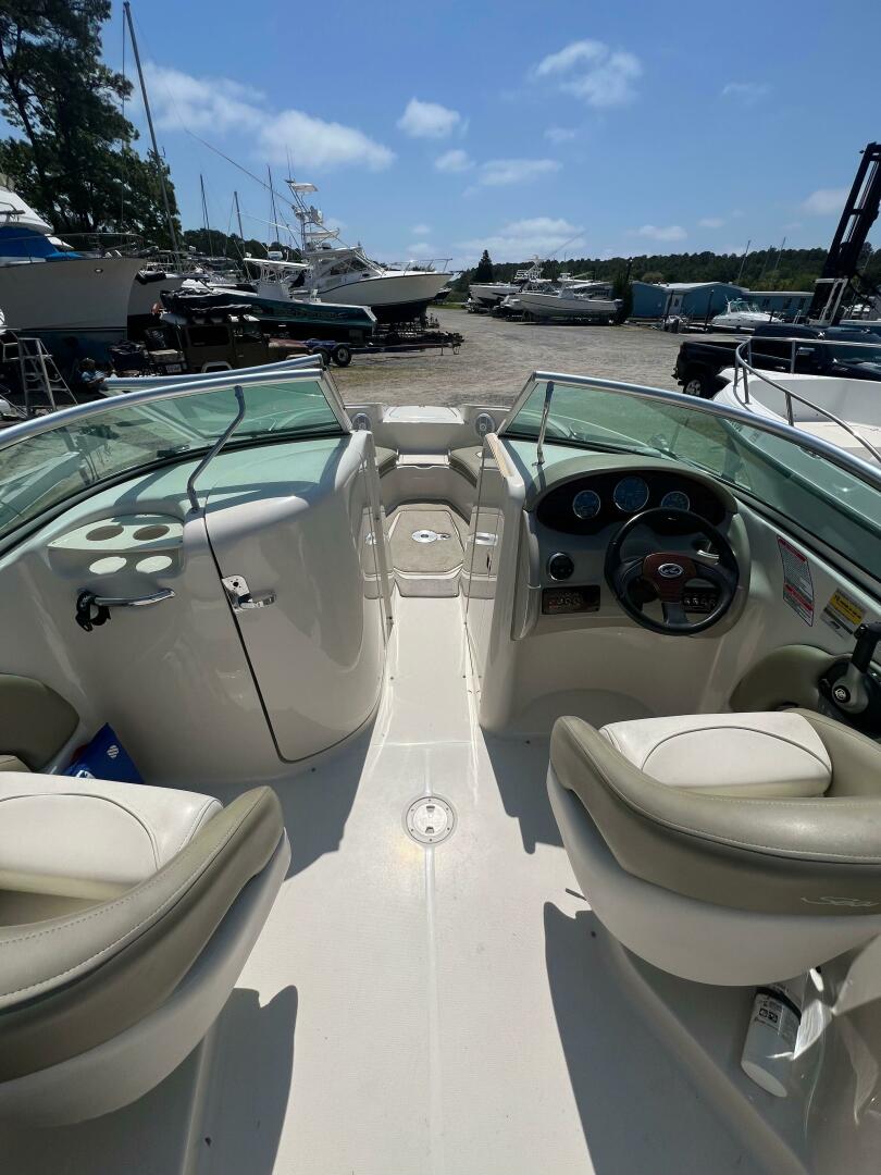 Slide: The Image of Sea Ray 220 Bowrider 2006 - 4355326
