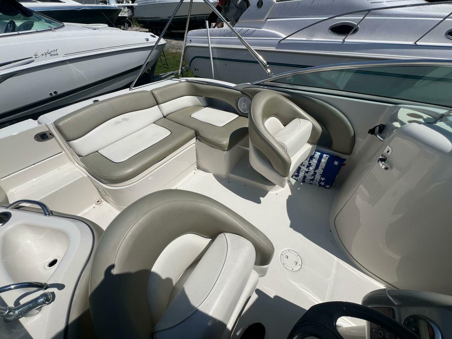 Slide: The Image of Sea Ray 220 Bowrider 2006 - 4355327