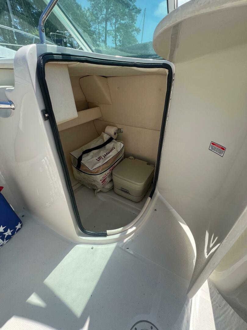 Slide: The Image of Sea Ray 220 Bowrider 2006 - 4355328