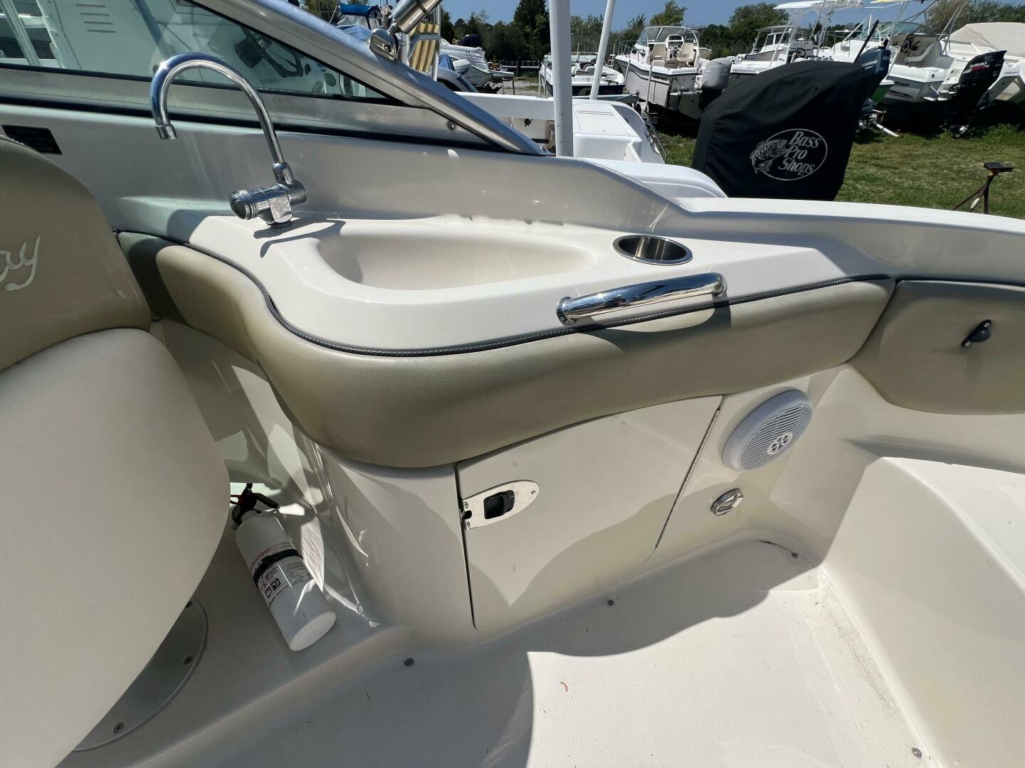 Slide: The Image of Sea Ray 220 Bowrider 2006 - 4355330