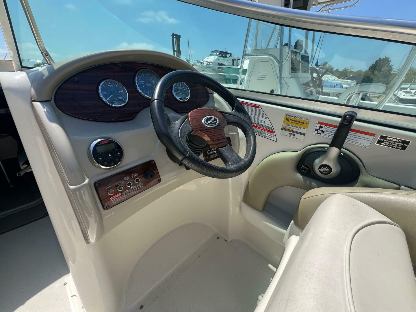 Slide: The Image of Sea Ray 220 Bowrider 2006 - 4355320