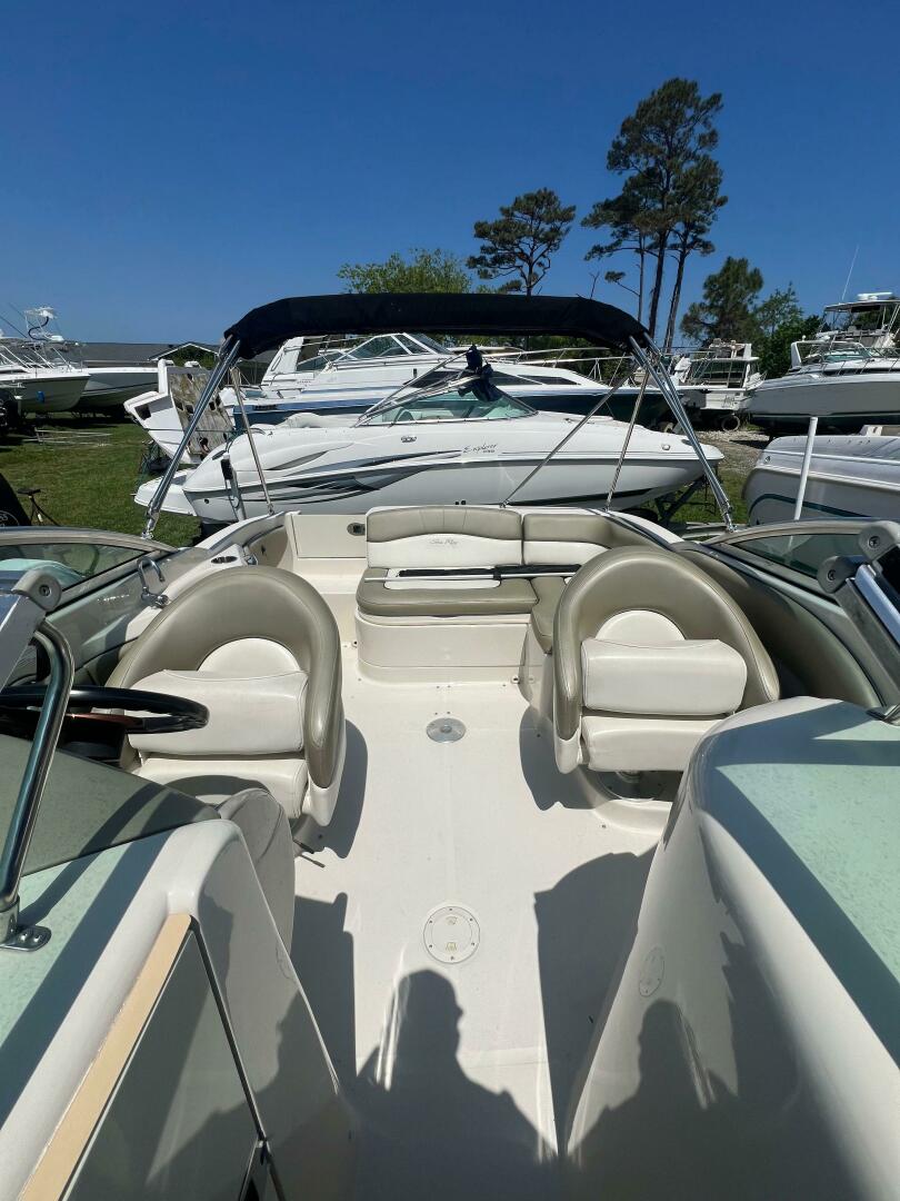 Slide: The Image of Sea Ray 220 Bowrider 2006 - 4355321