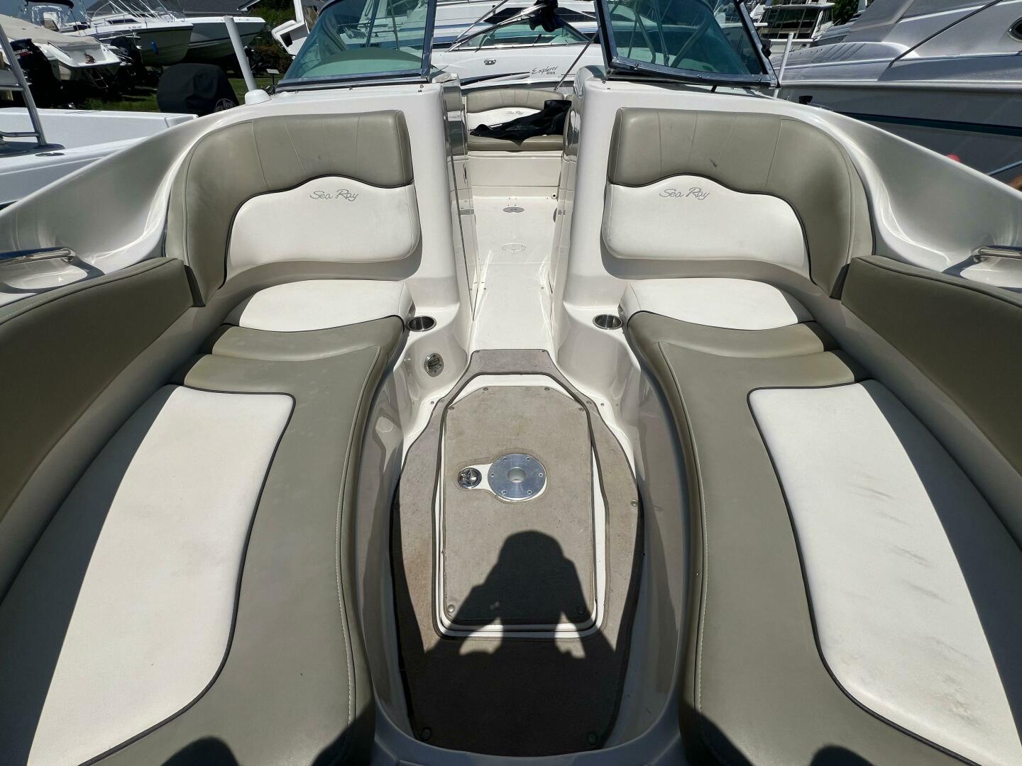 Slide: The Image of Sea Ray 220 Bowrider 2006 - 4355323