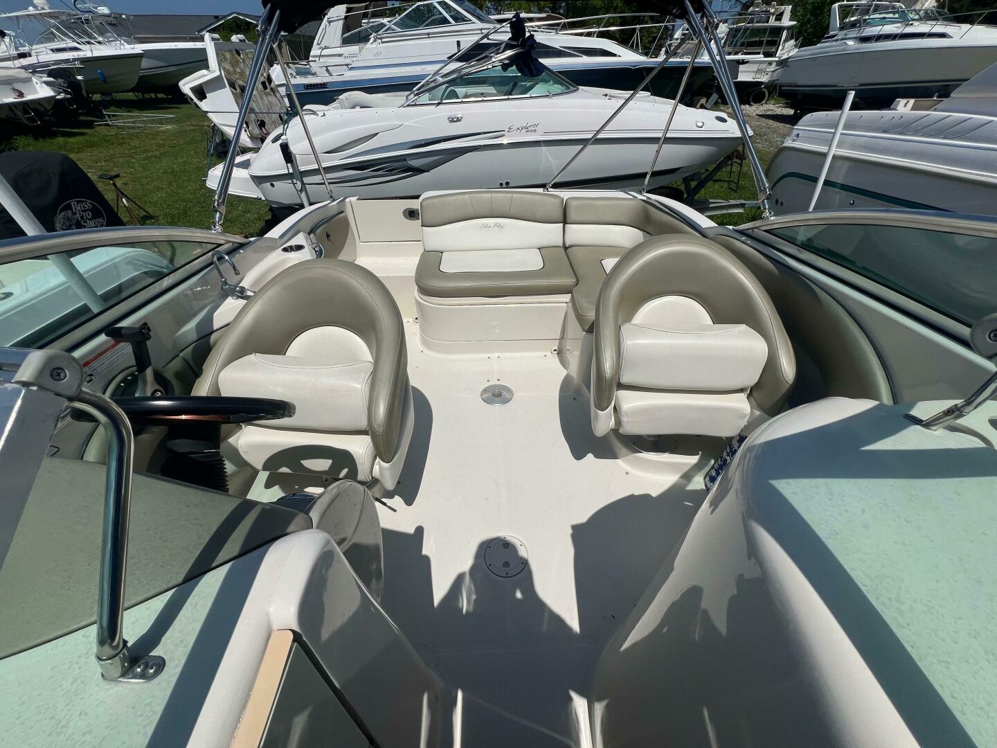 Slide: The Image of Sea Ray 220 Bowrider 2006 - 4355324