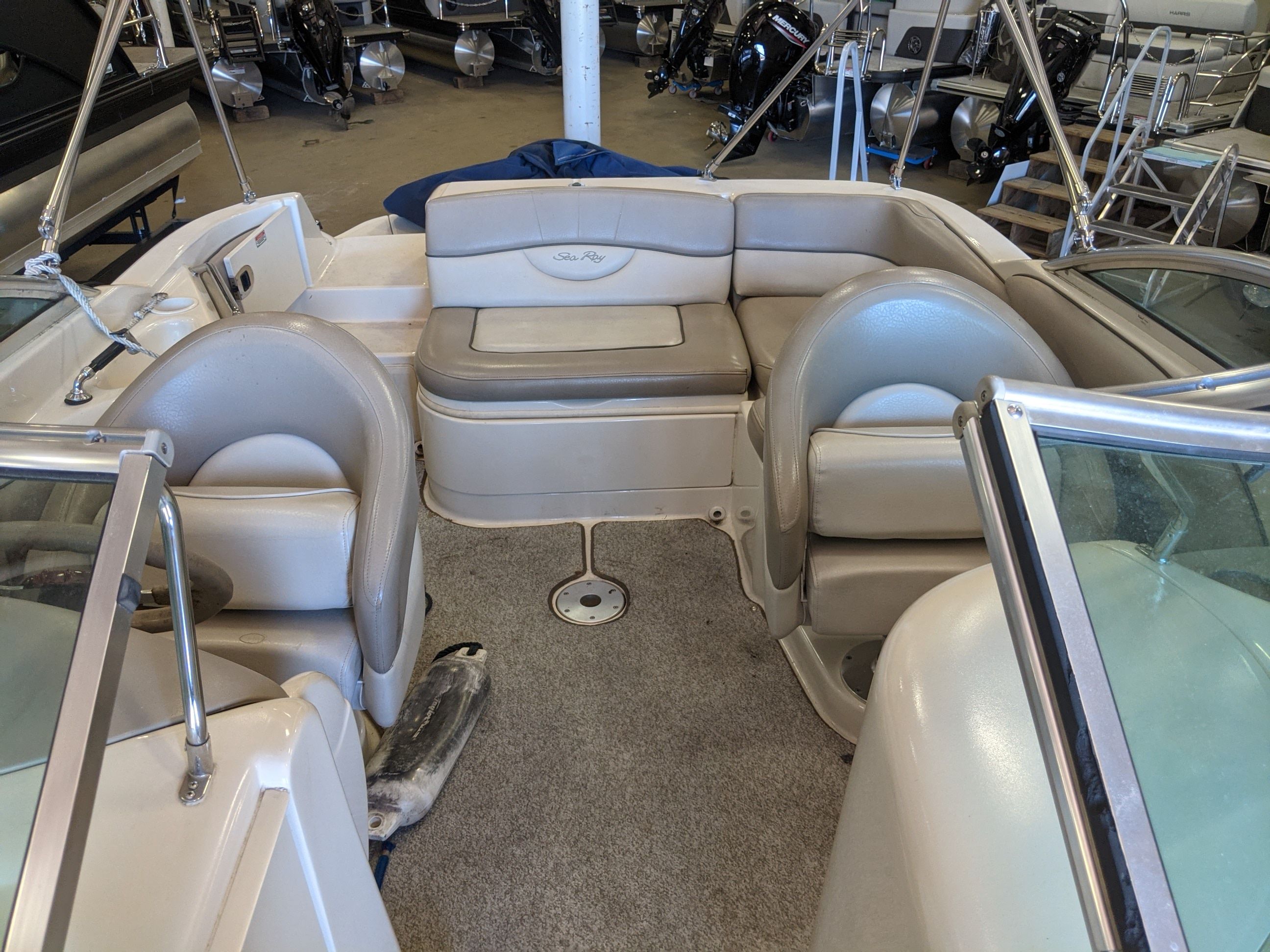 Slide: The Image of Sea Ray 220 SUNDECK 2002 - 12