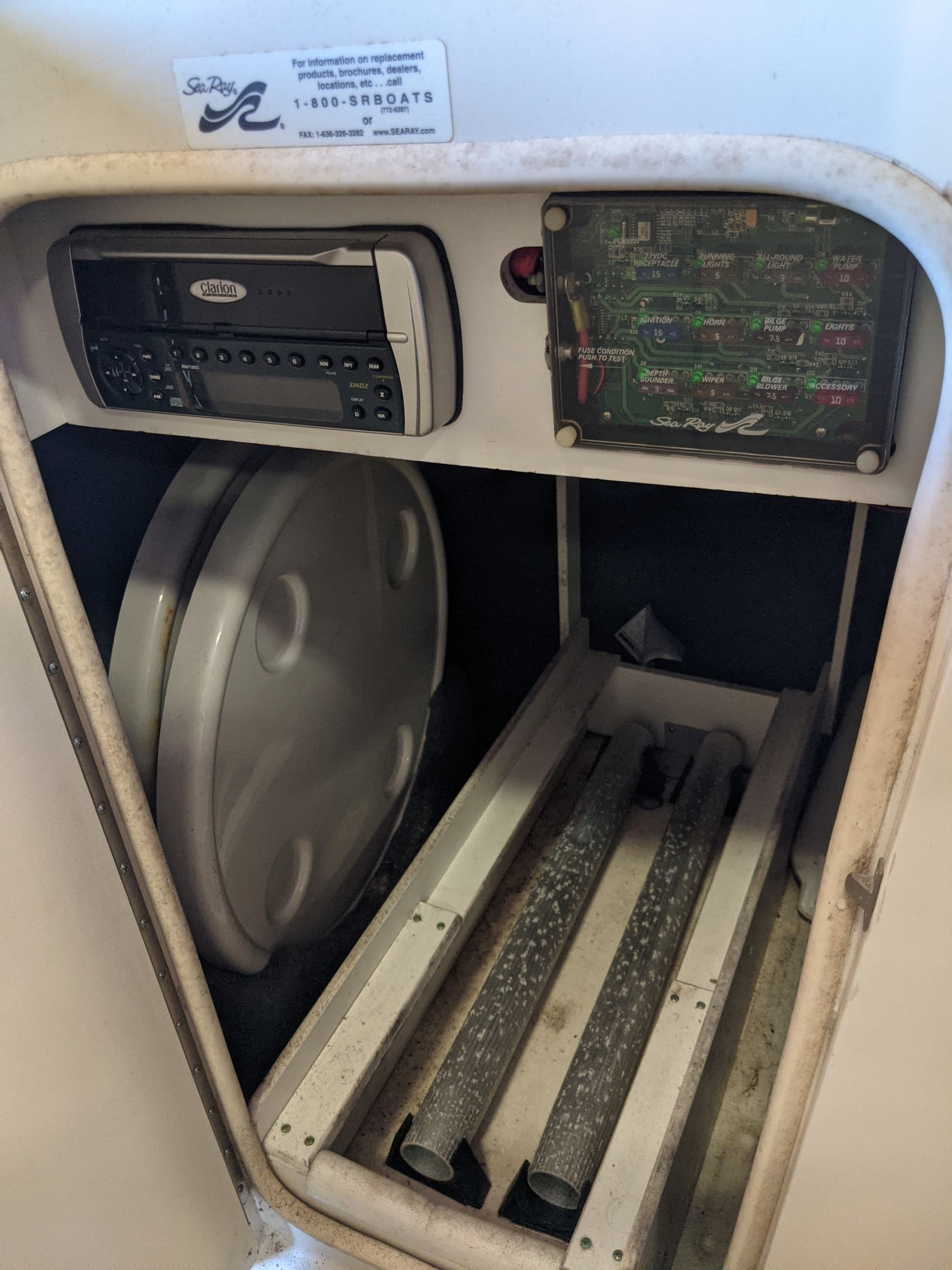 Slide: The Image of Sea Ray 220 SUNDECK 2002 - 15