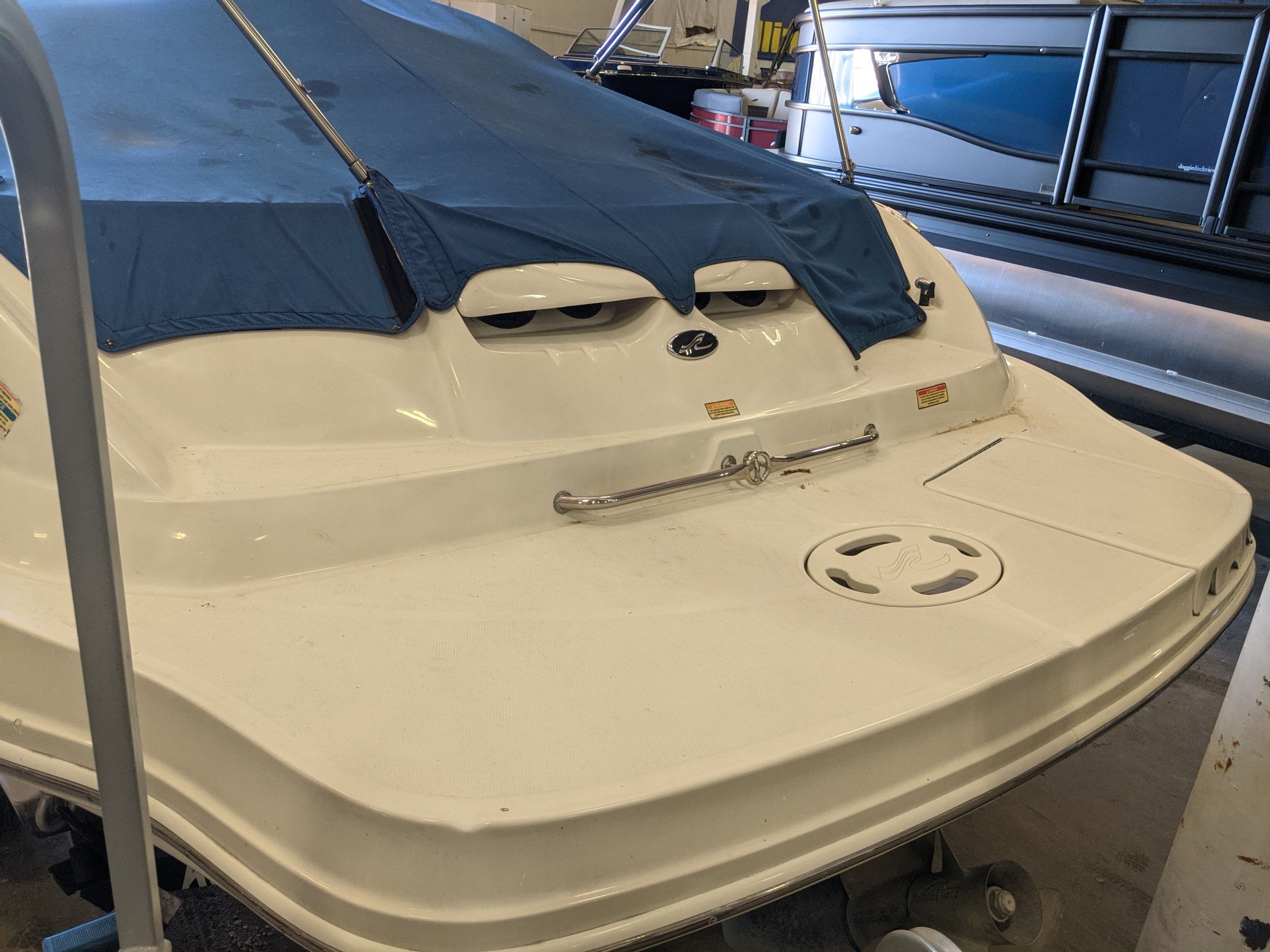 Slide: The Image of Sea Ray 220 SUNDECK 2002 - 17