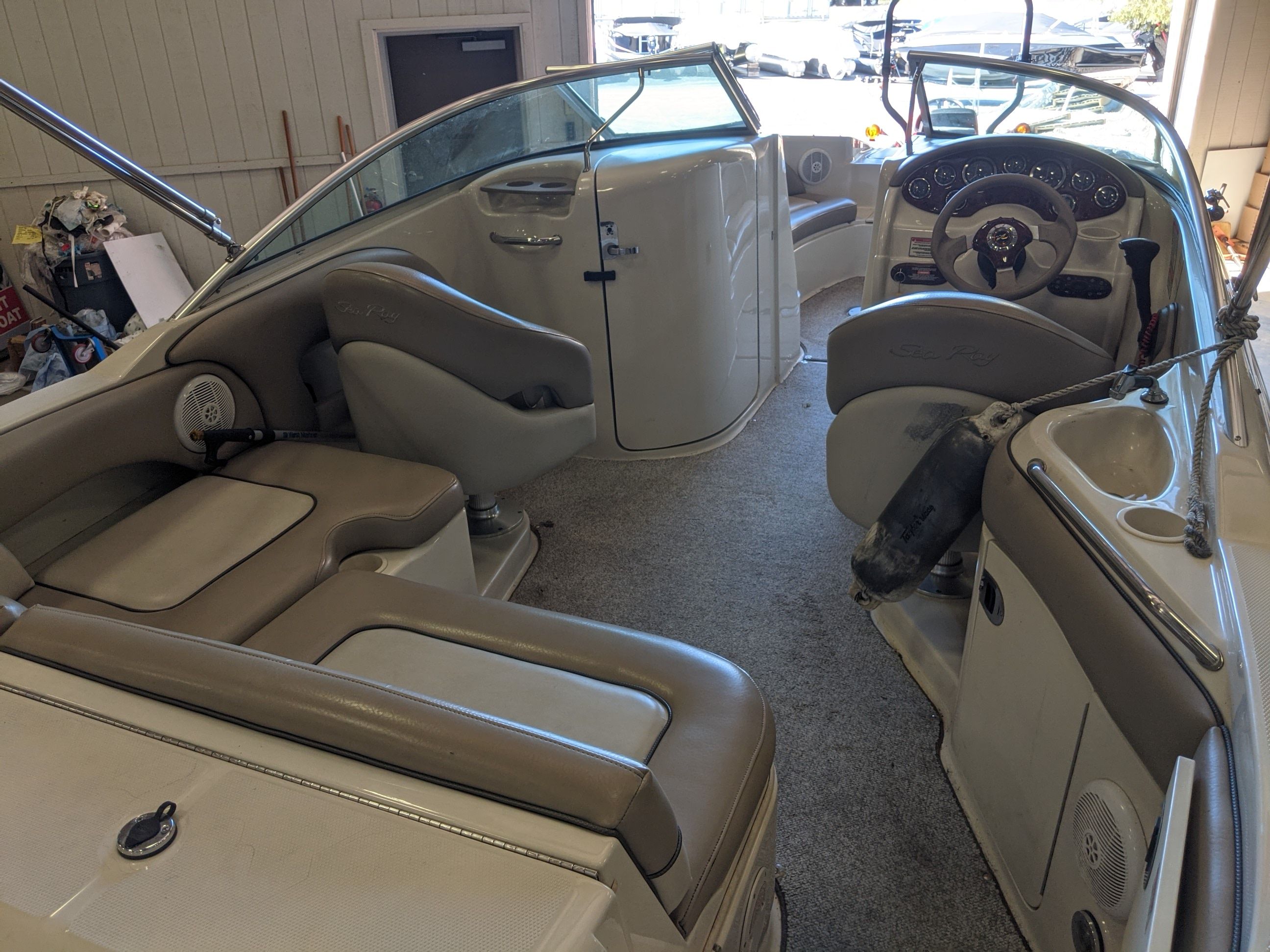 Slide: The Image of Sea Ray 220 SUNDECK 2002 - 4