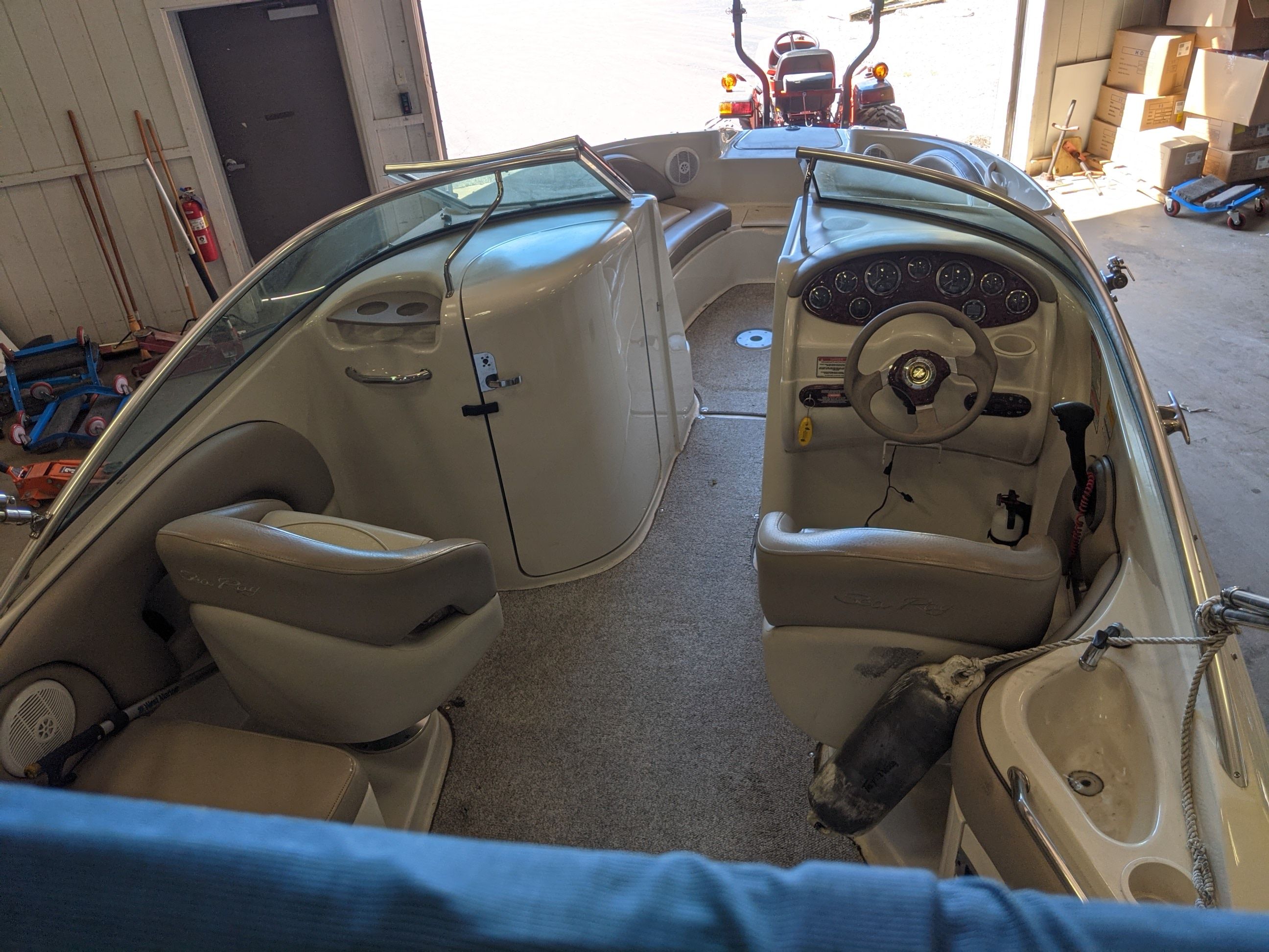 Slide: The Image of Sea Ray 220 SUNDECK 2002 - 6