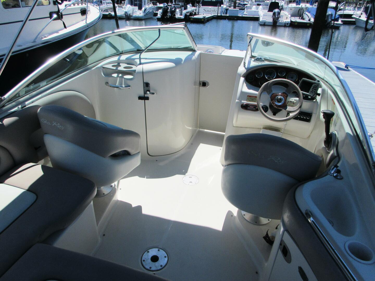 Slide: The Image of Sea Ray 220 Sundeck 2003 - 3730943