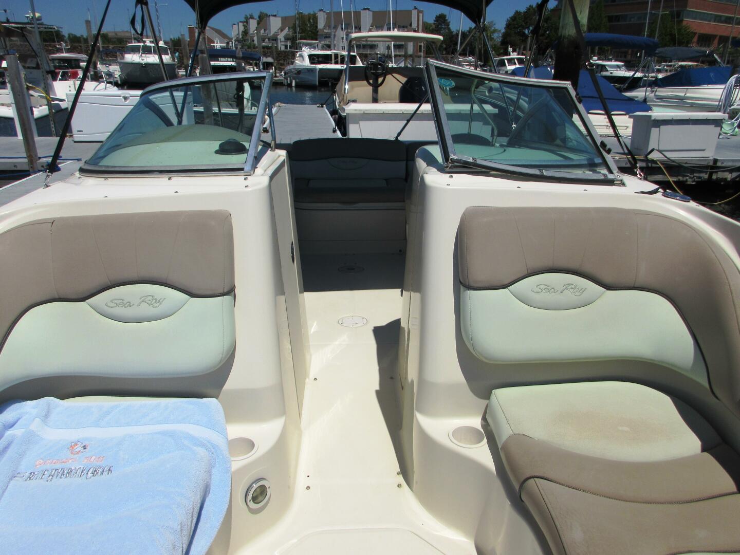 Slide: The Image of Sea Ray 220 Sundeck 2003 - 3730949
