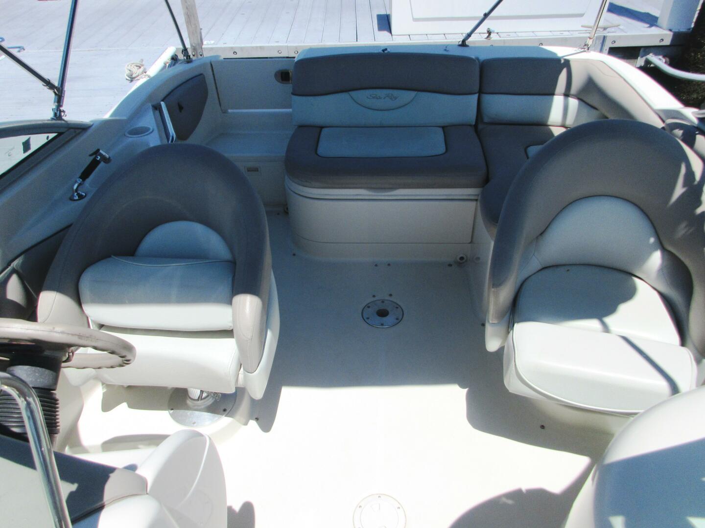 Slide: The Image of Sea Ray 220 Sundeck 2003 - 3730952