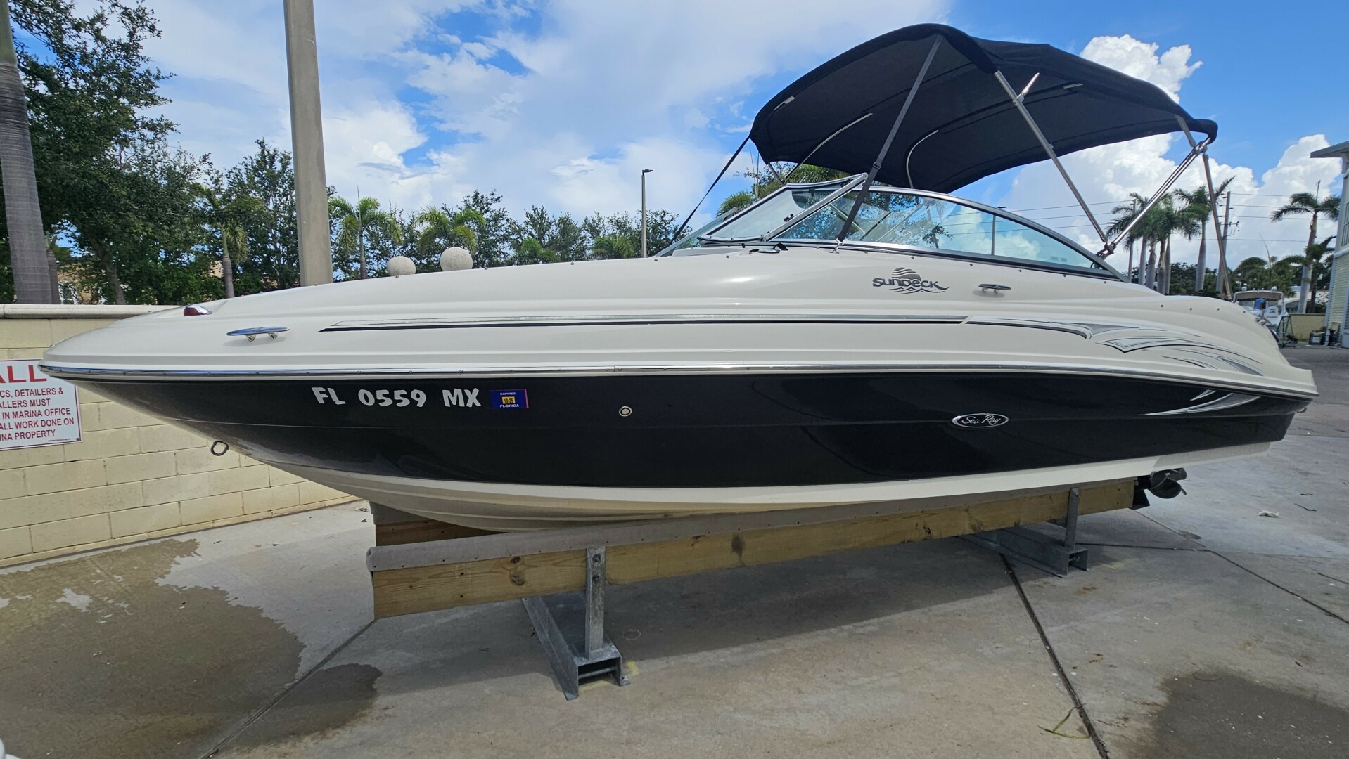 Slide: The Image of Sea Ray 220 Sun Deck 2005 - 5437029