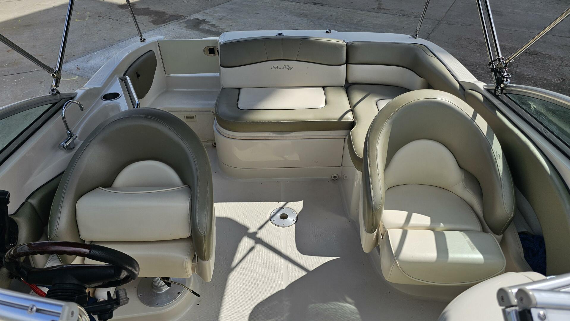 Slide: The Image of Sea Ray 220 Sun Deck 2005 - 5439221
