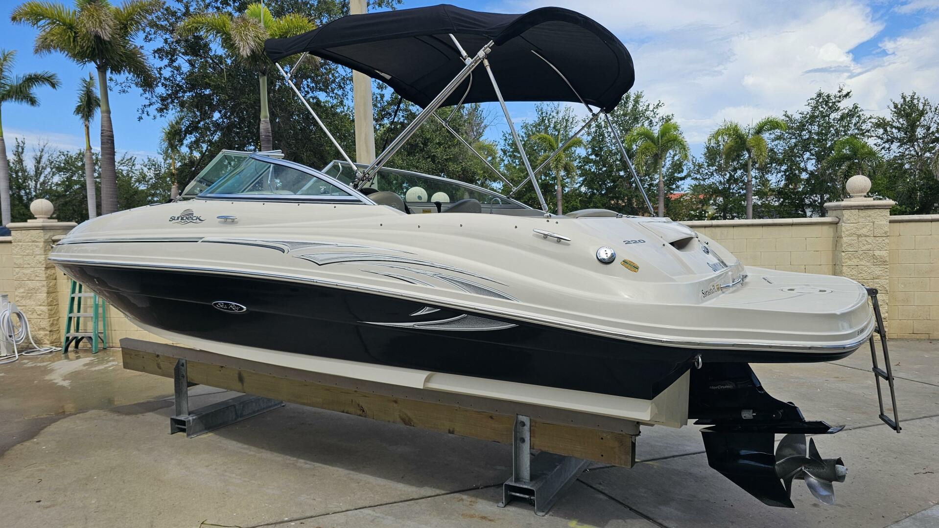 Slide: The Image of Sea Ray 220 Sun Deck 2005 - 5439231