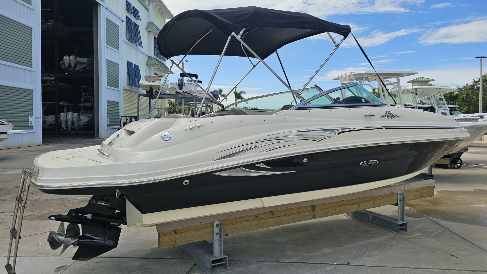 Slide: The Image of Sea Ray 220 Sun Deck 2005 - 5439233