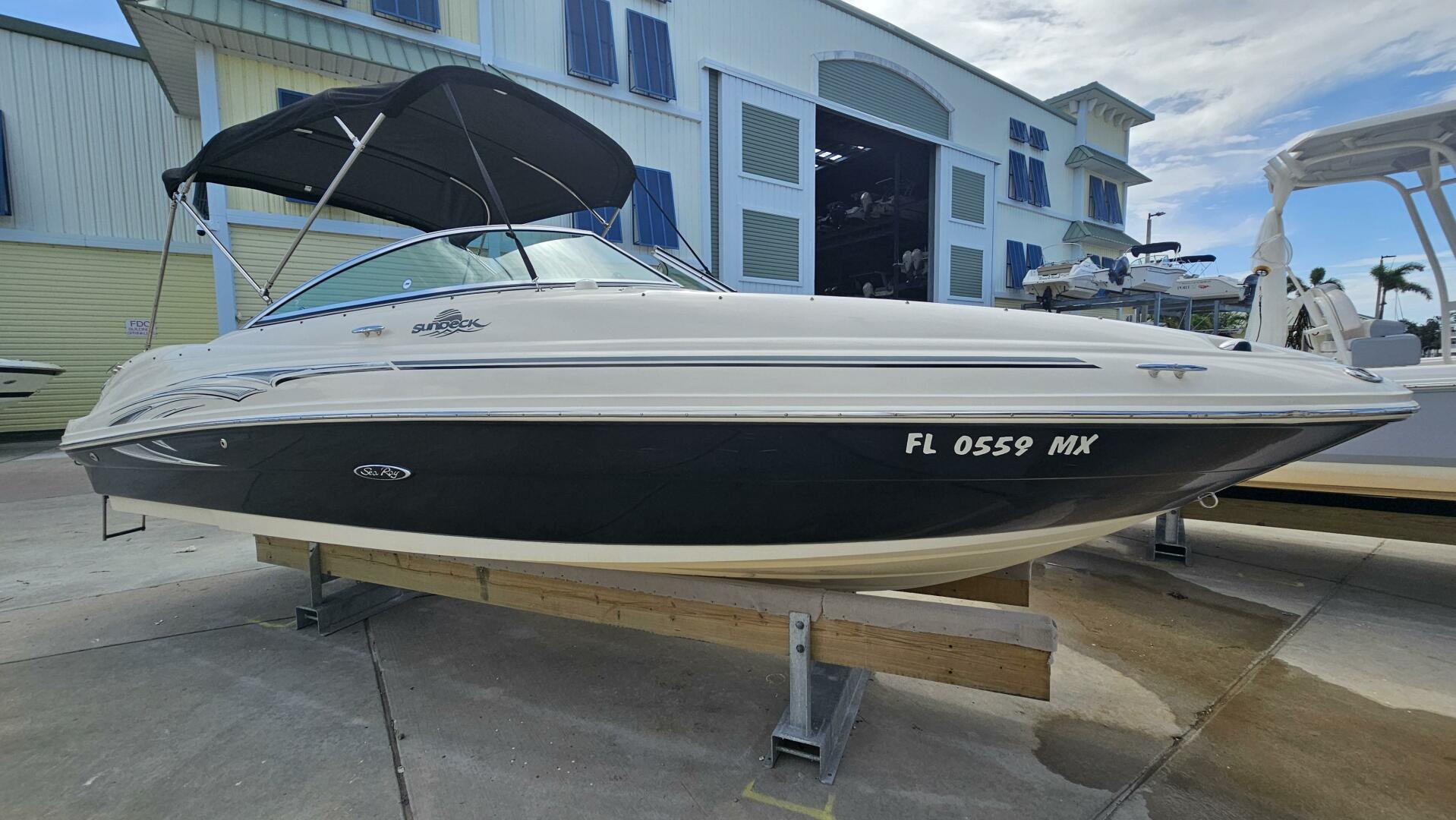 Slide: The Image of Sea Ray 220 Sun Deck 2005 - 5439234
