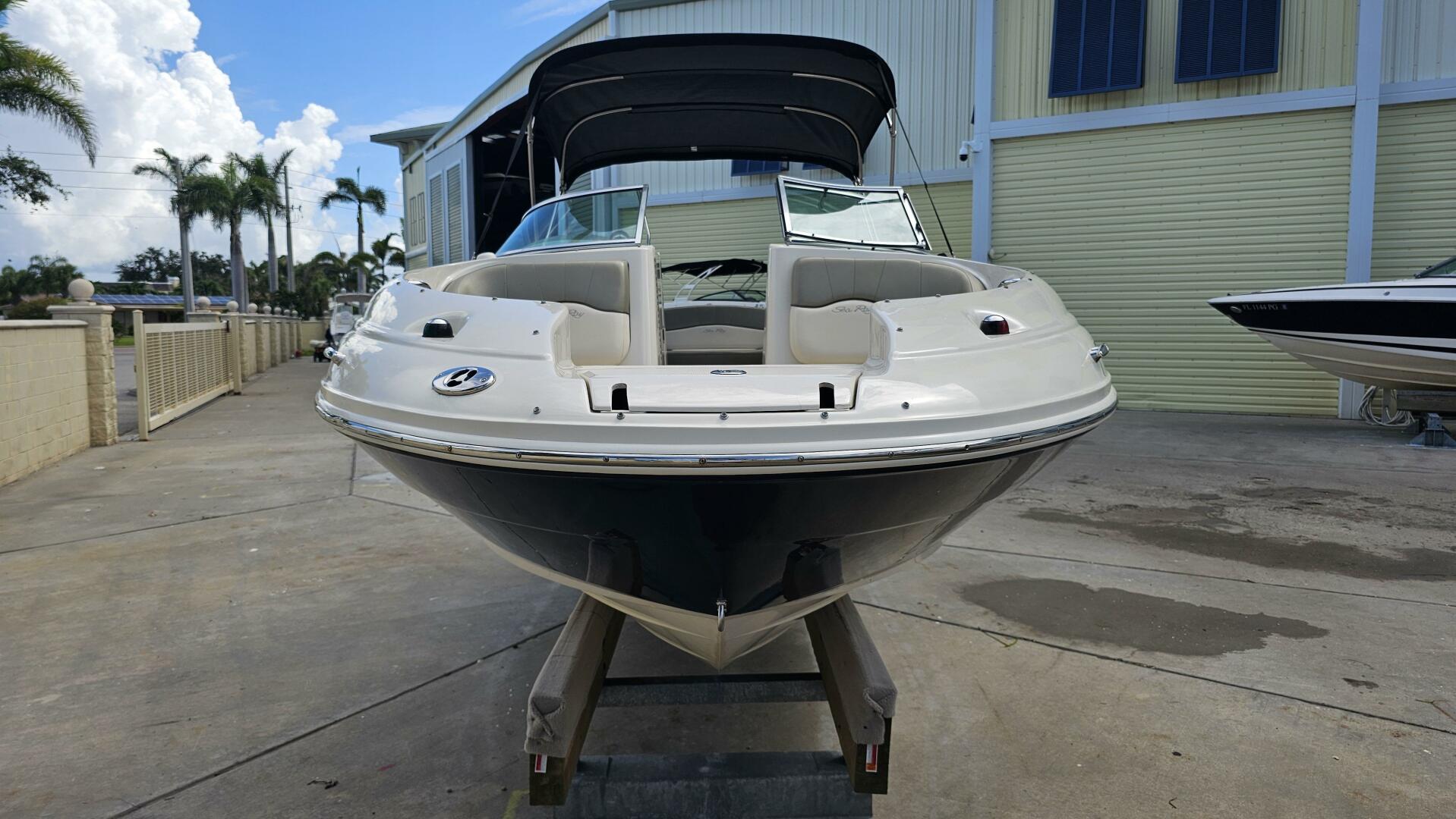 Slide: The Image of Sea Ray 220 Sun Deck 2005 - 5439235
