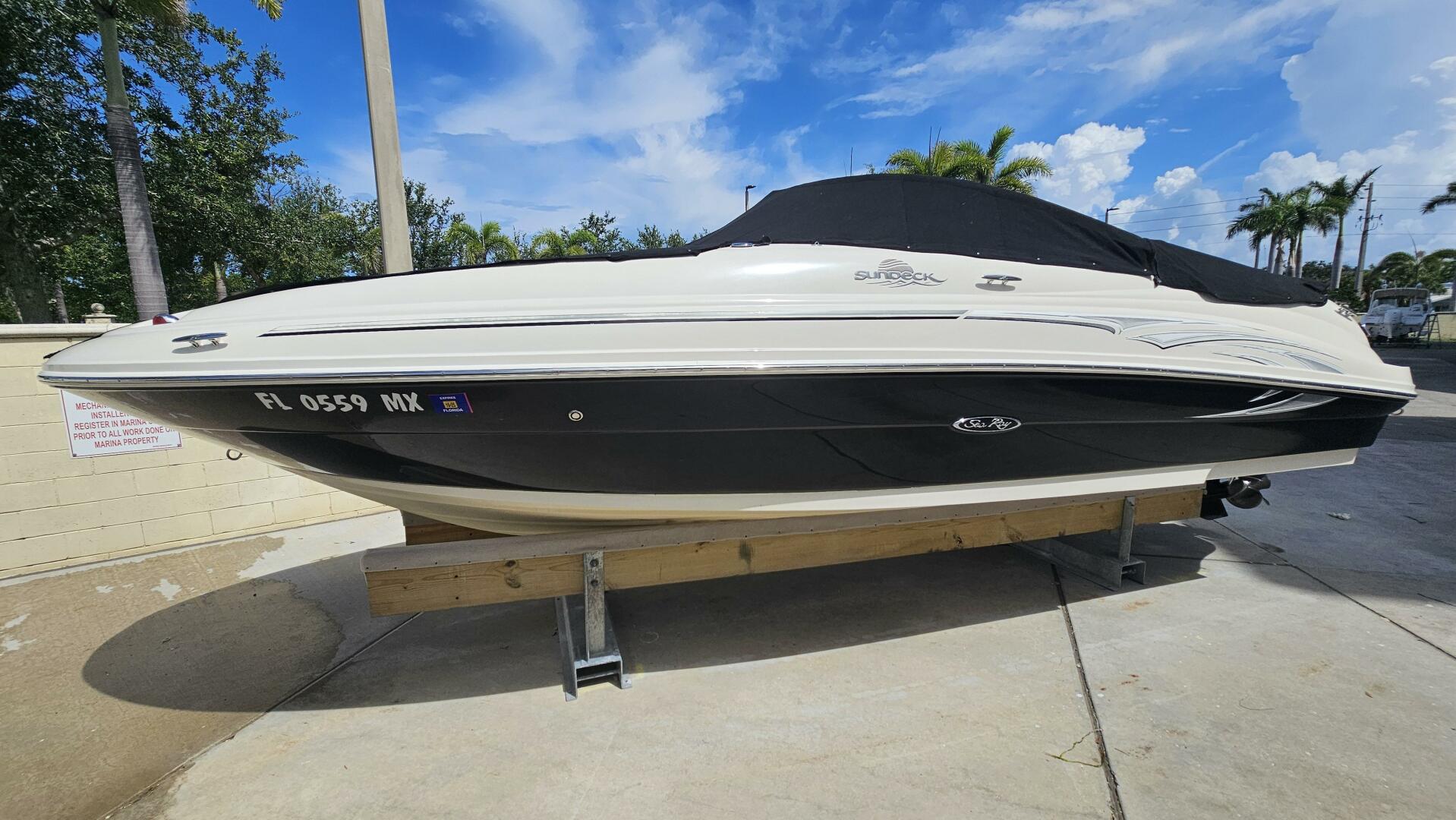 Slide: The Image of Sea Ray 220 Sun Deck 2005 - 5439236