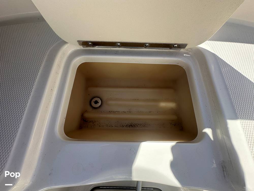 Slide: The Image of Sea Ray 220 Sundeck 2010 - 15217365