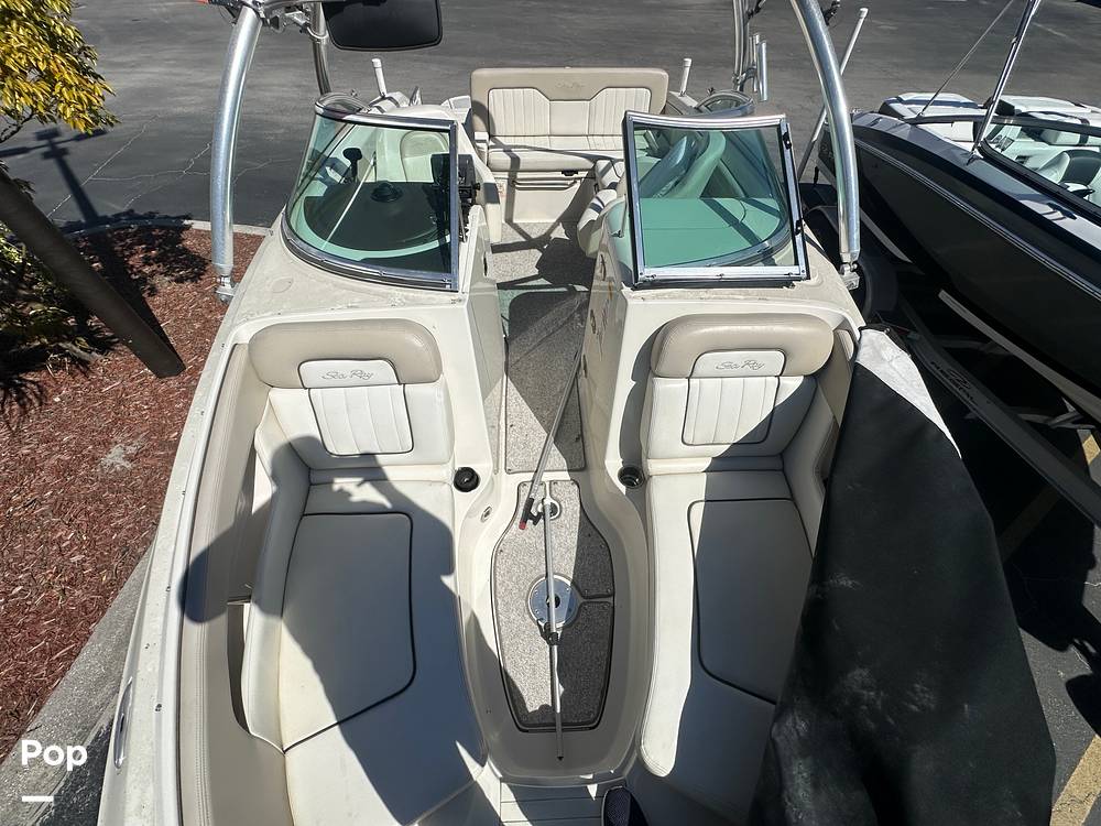 Slide: The Image of Sea Ray 220 Sundeck 2010 - 15217369