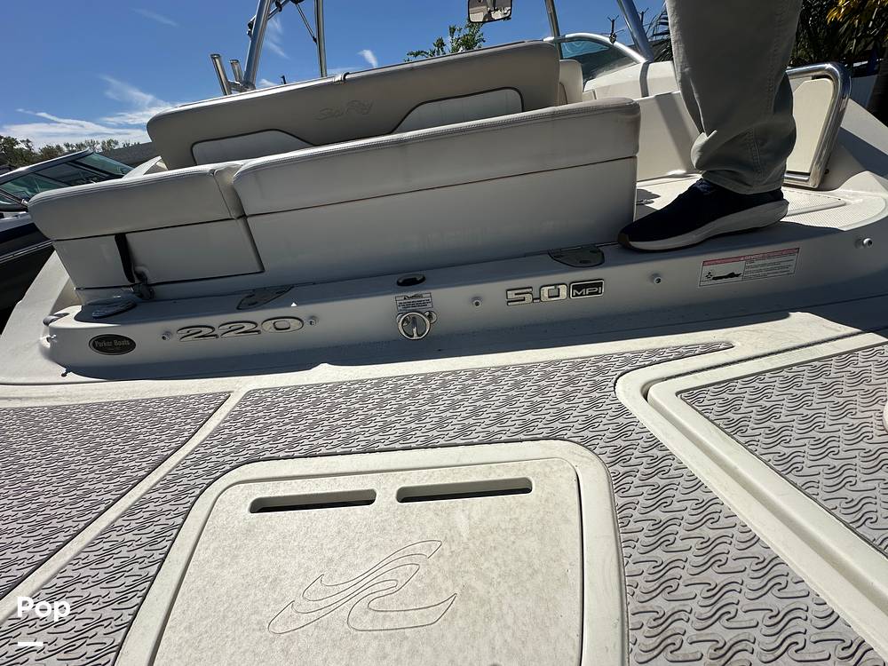 Slide: The Image of Sea Ray 220 Sundeck 2010 - 15217377