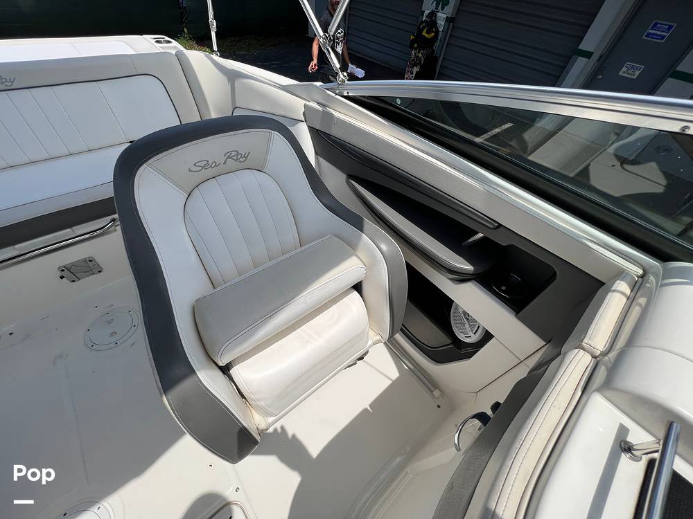 Slide: The Image of Sea Ray 220 Sundeck 2013 - 12777363