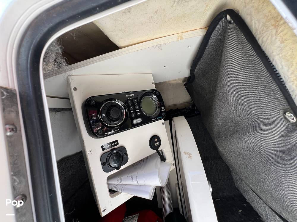 Slide: The Image of Sea Ray 220 Sundeck 2013 - 12777380