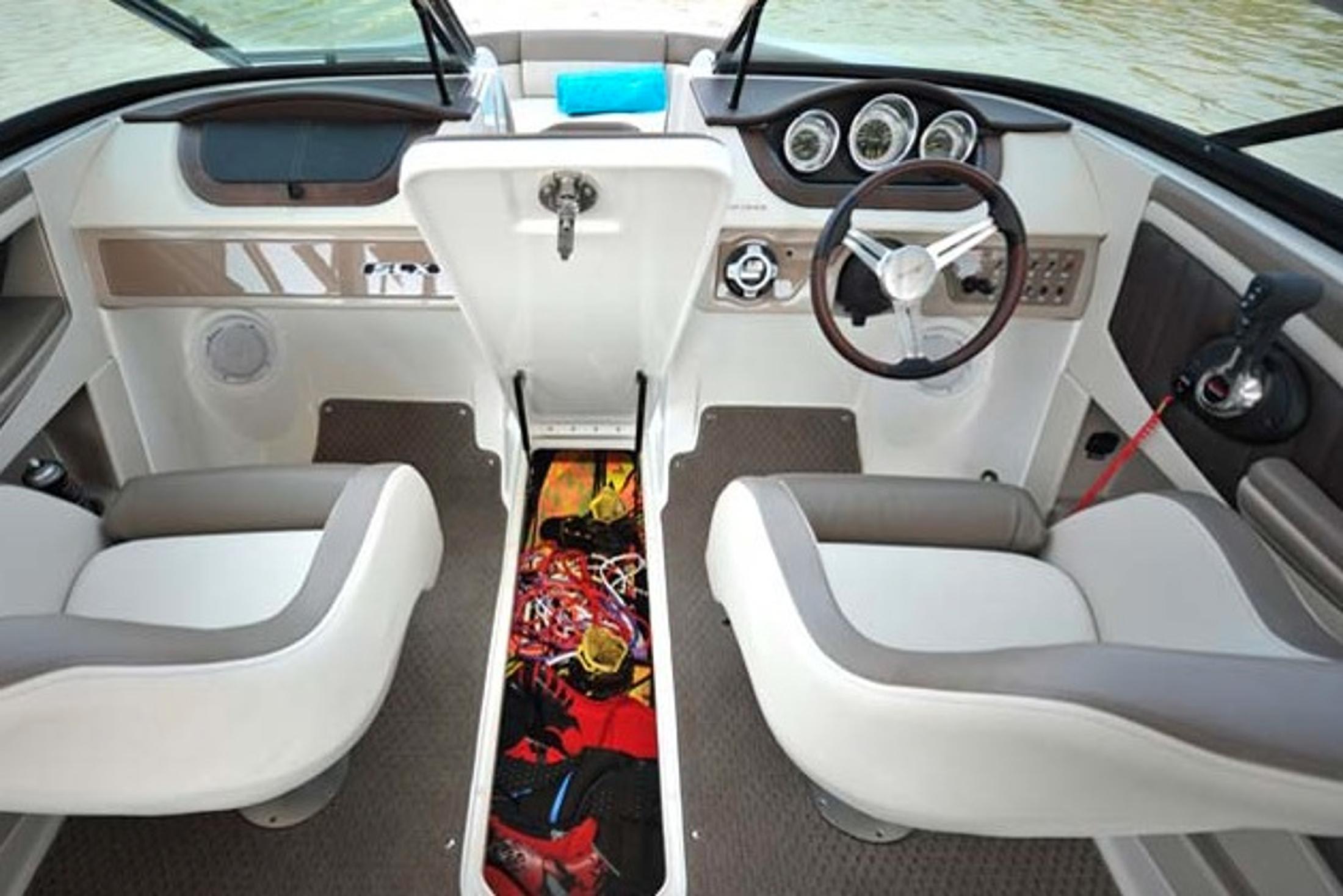 Slide: The Image of Sea Ray 230 SLX 2015 - 4