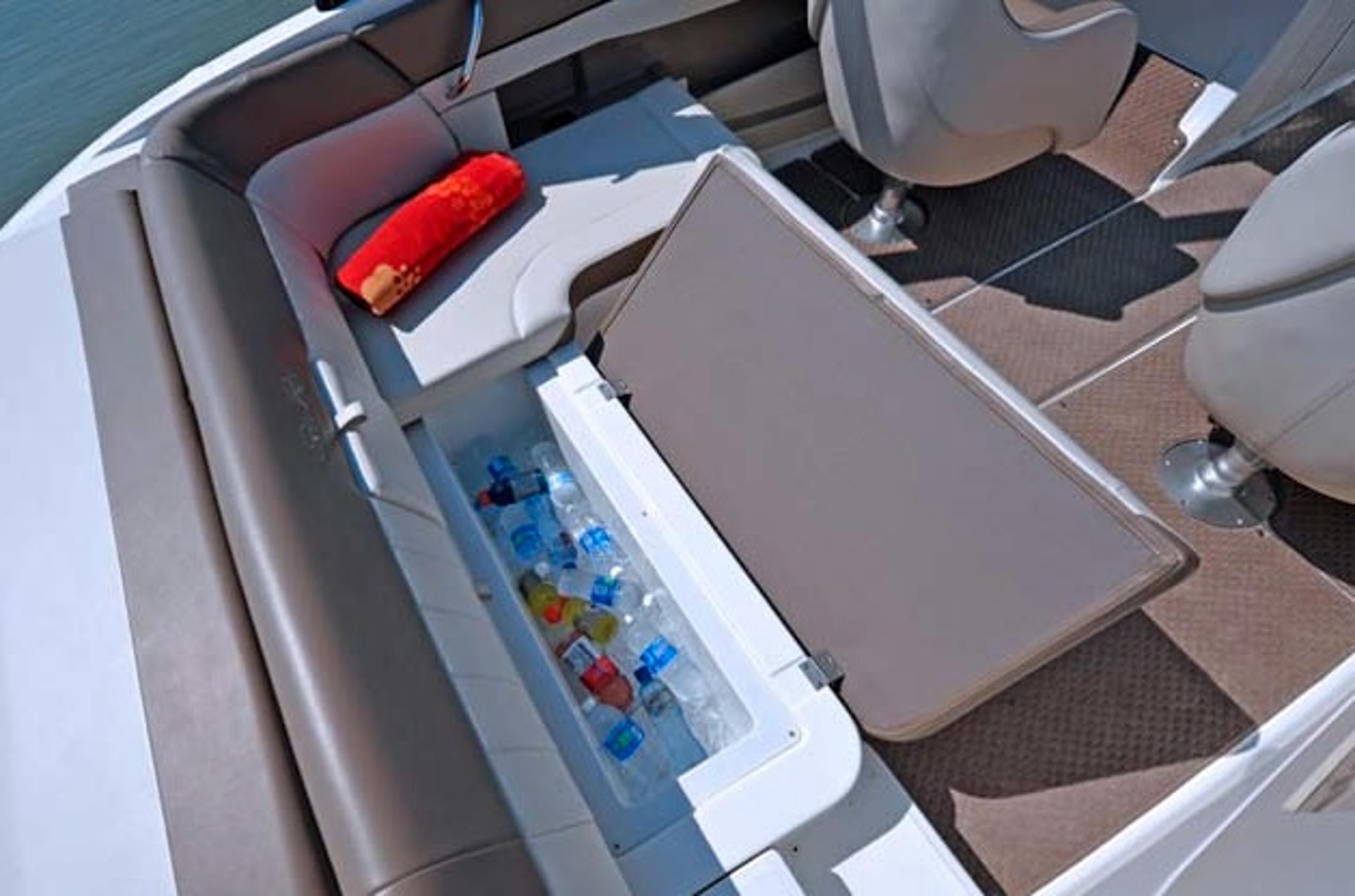 Slide: The Image of Sea Ray 230 SLX 2015 - 6