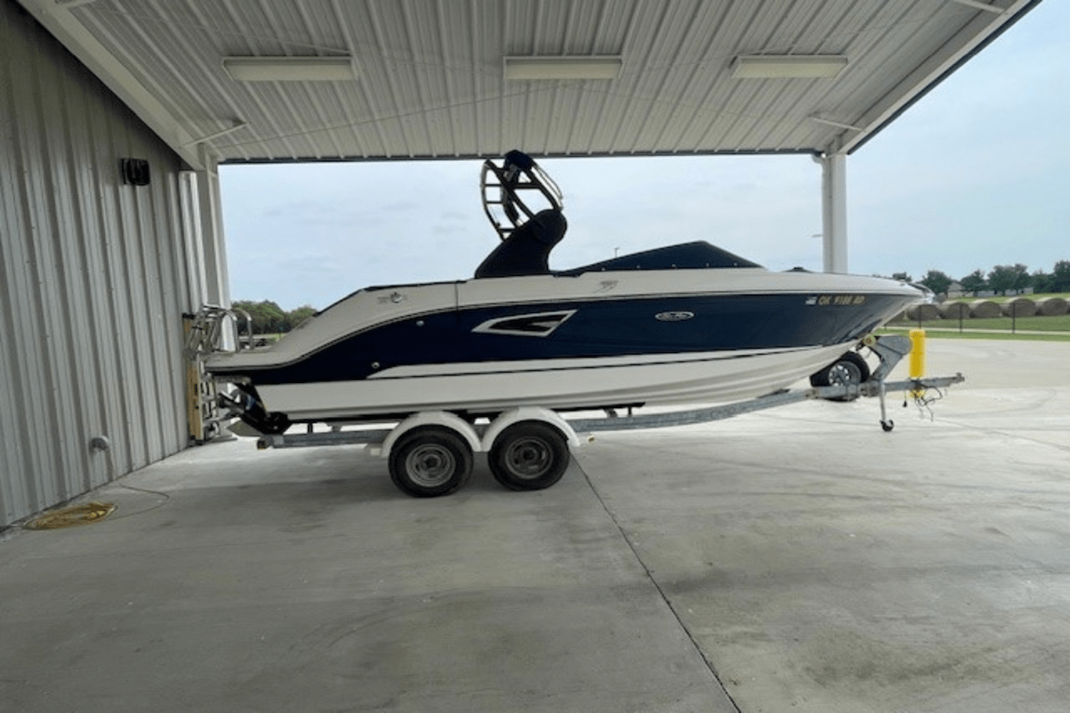 Slide: The Image of Sea Ray 230 SLX 2019 - 1
