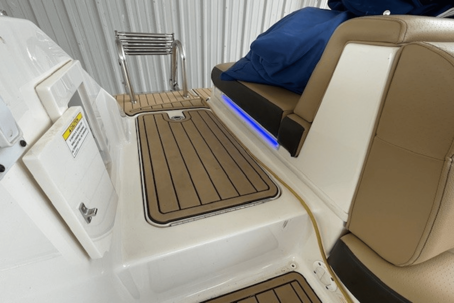 Slide: The Image of Sea Ray 230 SLX 2019 - 11