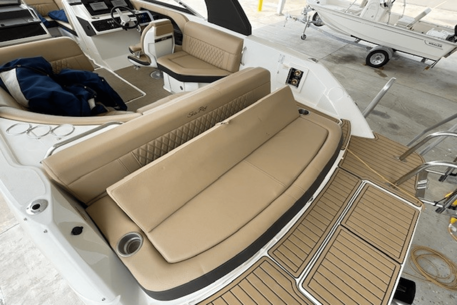 Slide: The Image of Sea Ray 230 SLX 2019 - 14