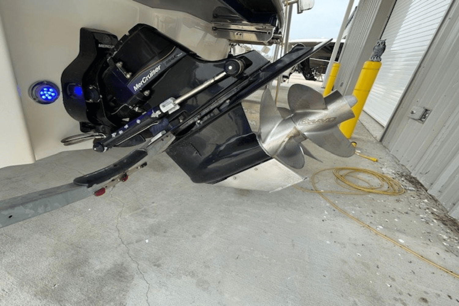 Slide: The Image of Sea Ray 230 SLX 2019 - 16