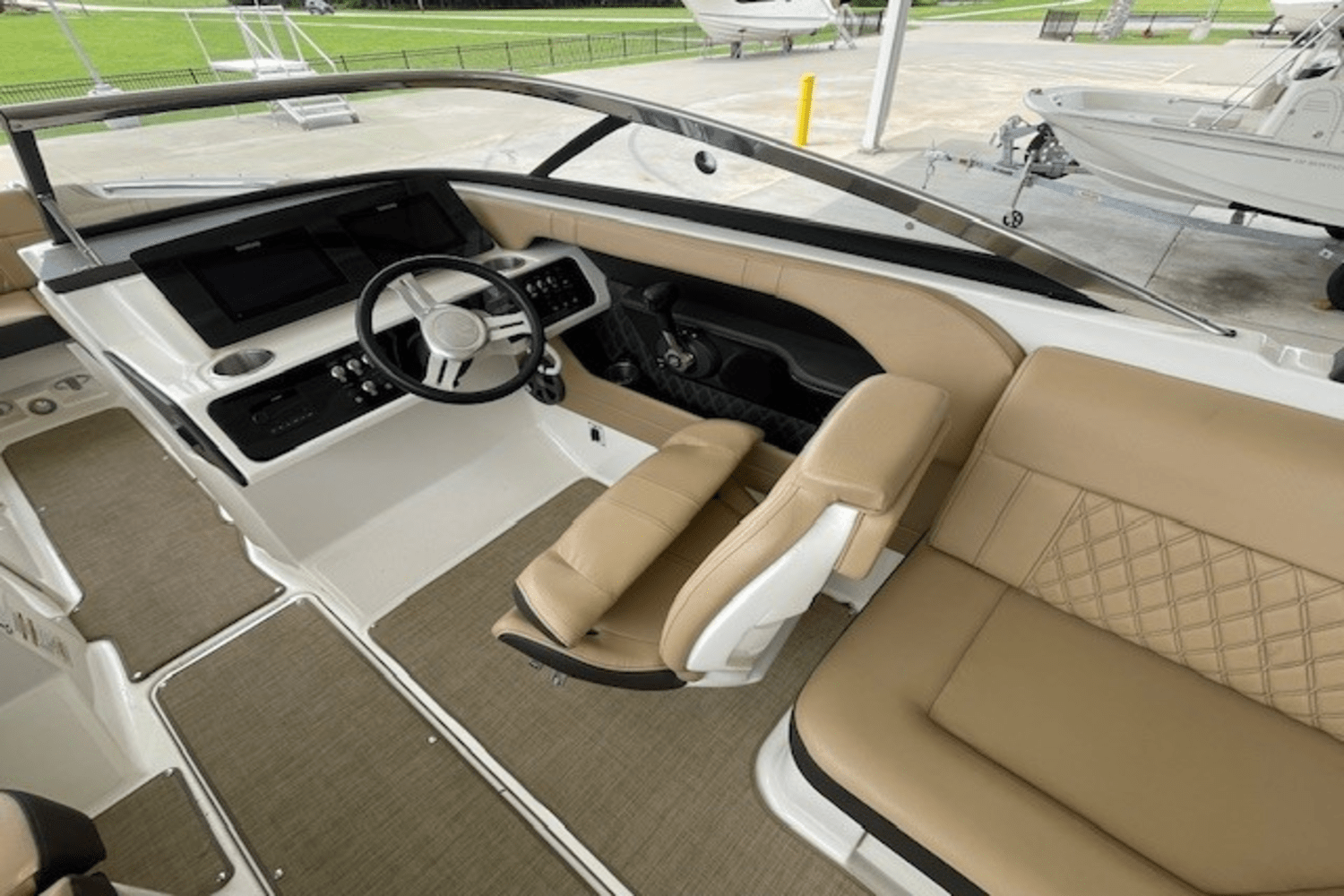 Slide: The Image of Sea Ray 230 SLX 2019 - 21